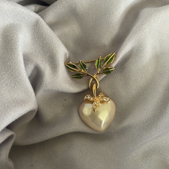 Joan Rivers Brooch - Picture 2 of 9